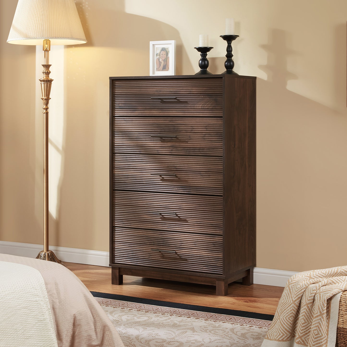 CHITOOMA Fluted Dresser for Bedroom, Modern Wooden 5 Drawer Tall Dresser, Chest of Drawers, Storage Cabine Living Room Hallway, Walnut